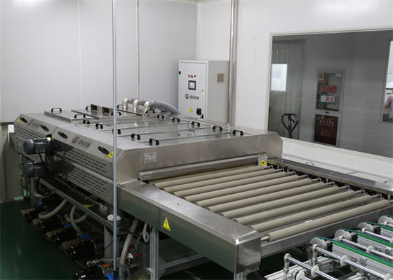 Cina 1300 mm Peralatan Pembersih Kaca Untuk PV Glass Panel / Mesin Cuci Horizontal pemasok